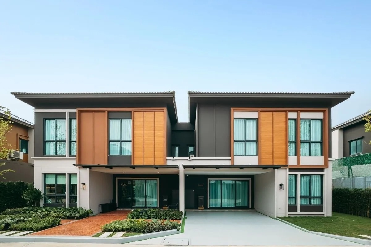 GRANDE PLENO บางนา - กิ่งแก้ว บ้านไซซ์ใหญ่ ติดถนนใหญ่